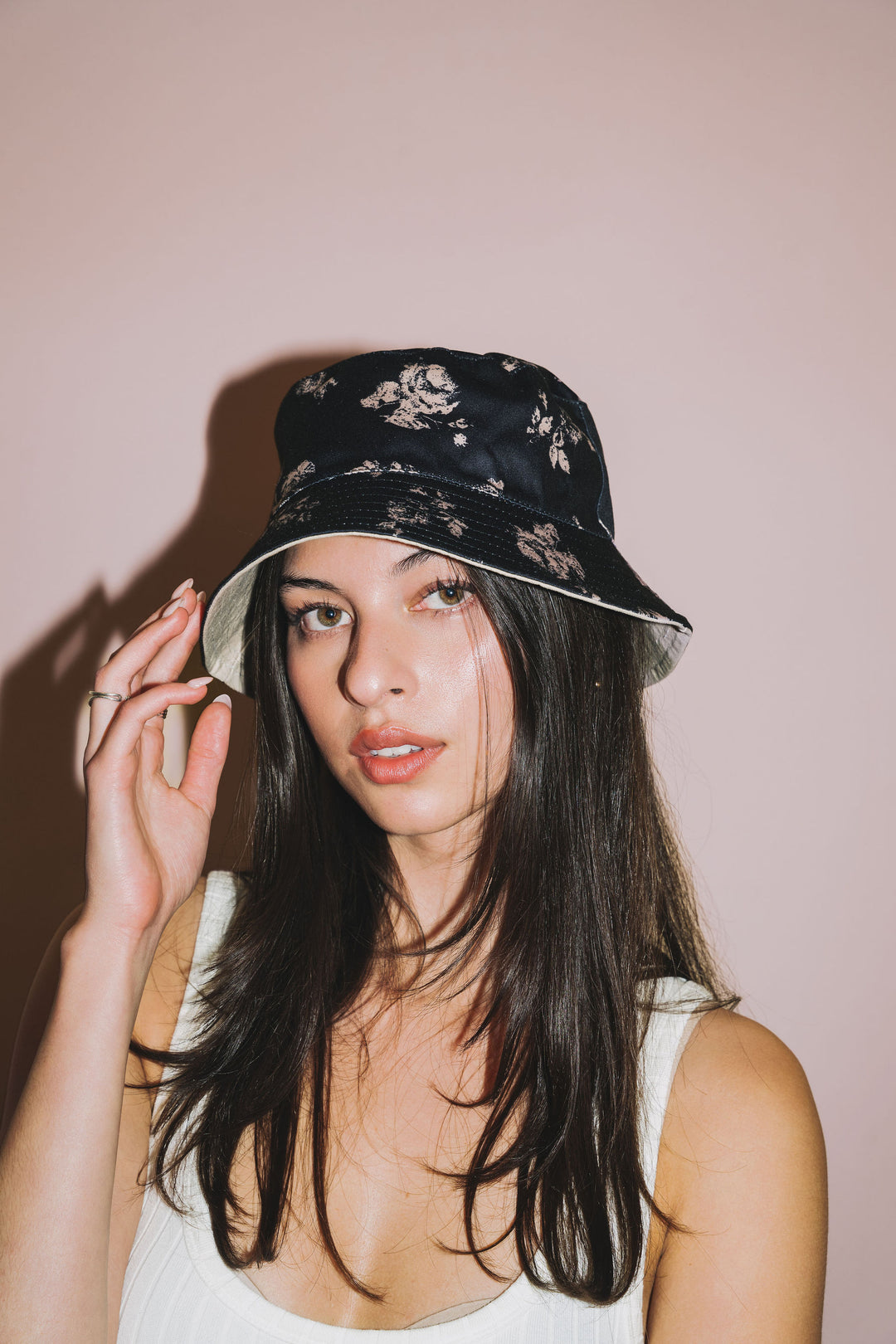 REVERSIBLE BUCKET HAT